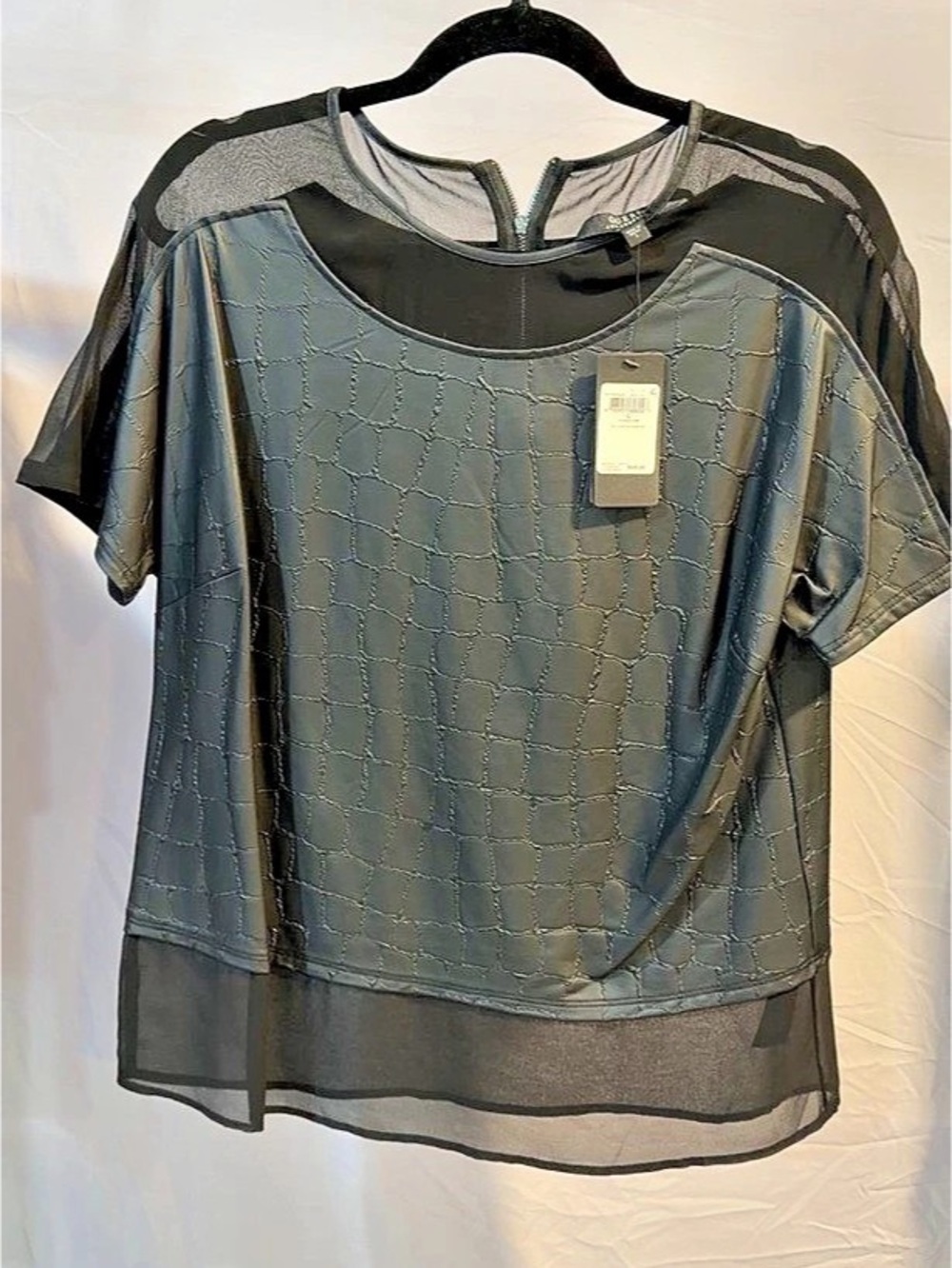 GUESS Short Sleeve Textured Top in Black